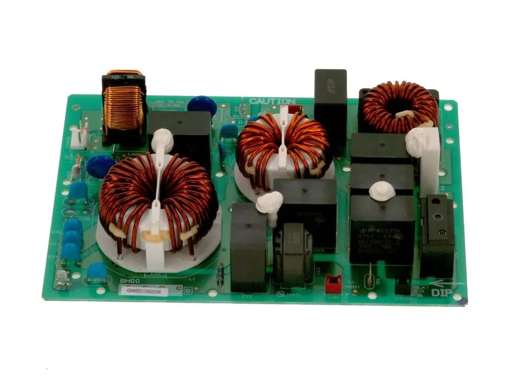 Bosch Entstörfilterplatine mit mehreren Spulen und Relais auf grüner Leiterplatte. Verschiedene elektronische Bauteile und Anschlüsse sind sichtbar.